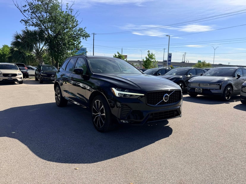 2023 Volvo XC60 - Image 7