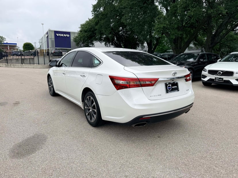 2018 Toyota Avalon - Image 3