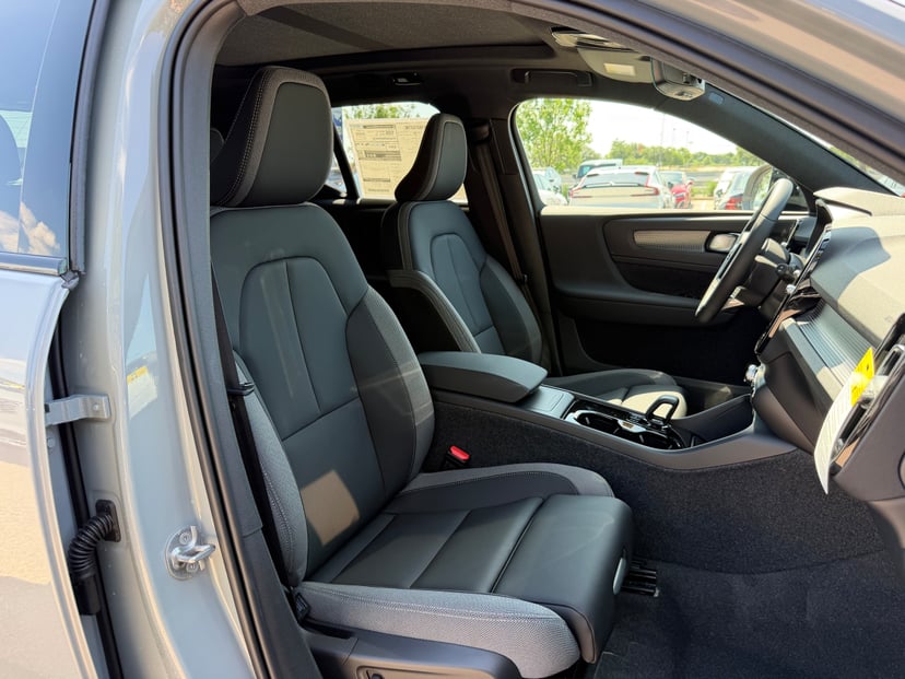 2026 Volvo EX40 - Image 8