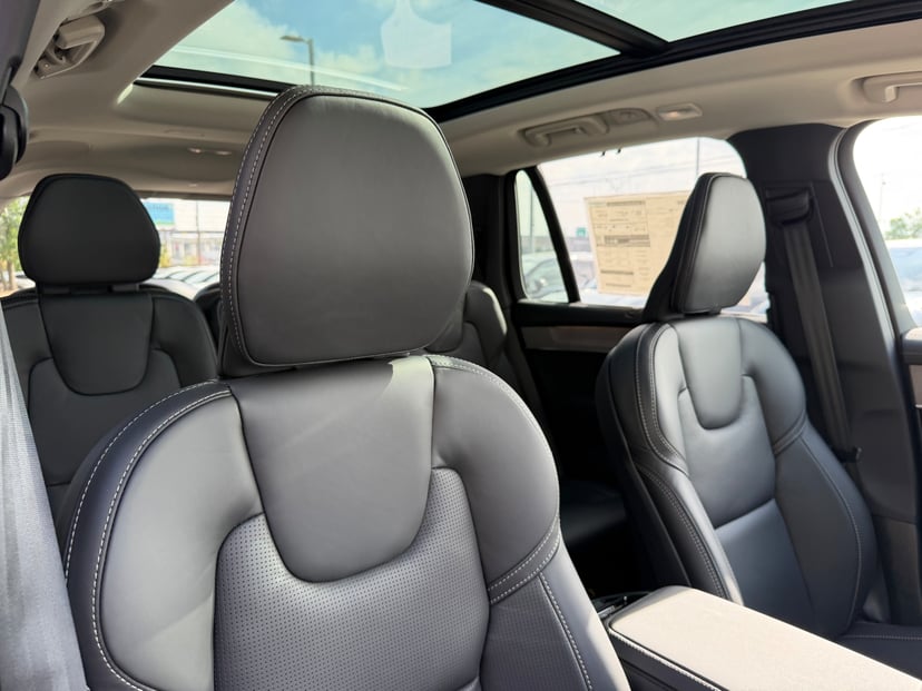 2026 Volvo XC90 plug-in hybrid - Image 8