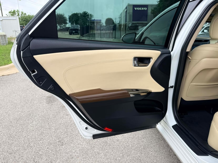 2018 Toyota Avalon - Image 12