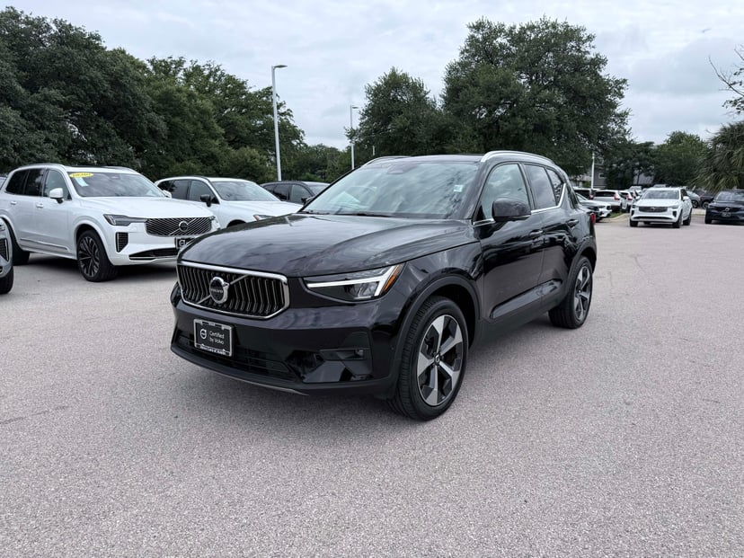 2025 Volvo XC40