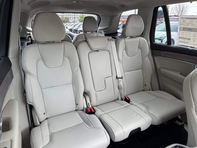 2026 Volvo XC90 plug-in hybrid - Image 9