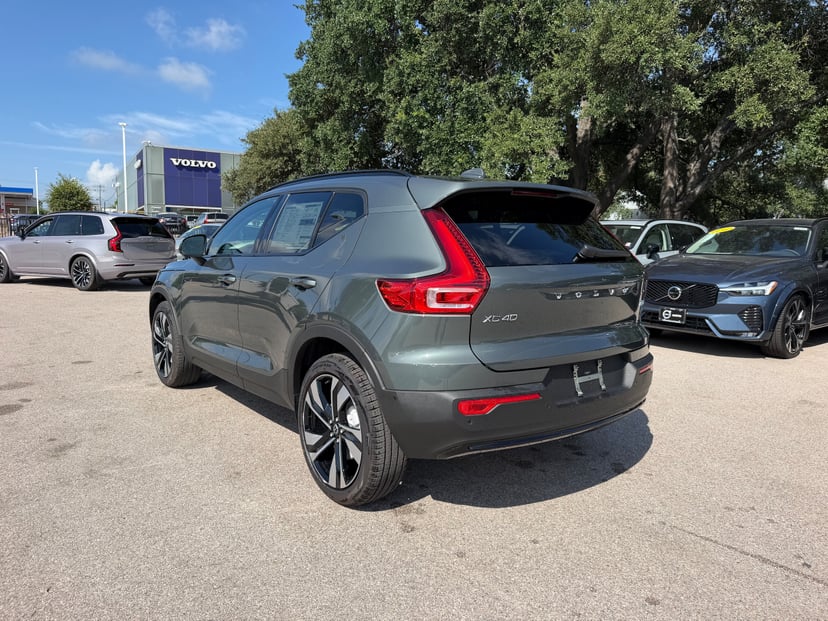 2026 Volvo XC40 - Image 3