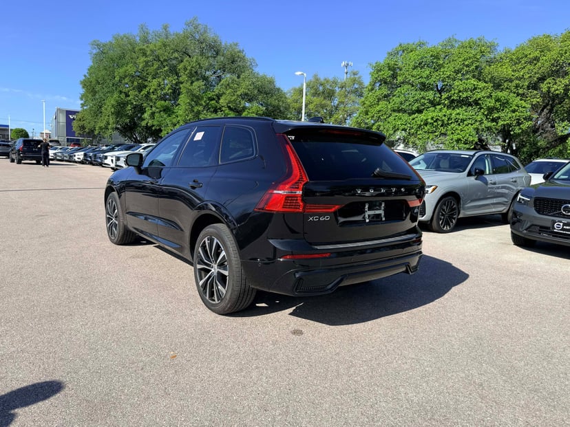 2023 Volvo XC60 - Image 4