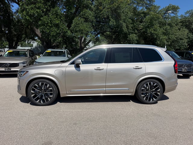 2026 Volvo XC90 plug-in hybrid