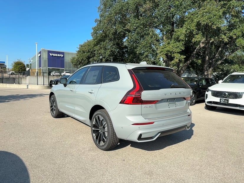 2026 Volvo XC60 - Image 4