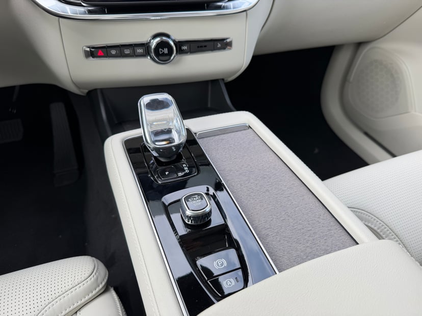 2026 Volvo XC90 plug-in hybrid - Image 13