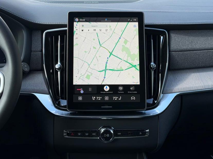 2026 Volvo XC90 plug-in hybrid - Image 12