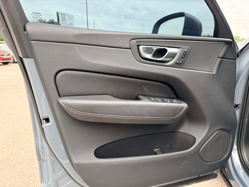 2023 Volvo XC60 - Image 10