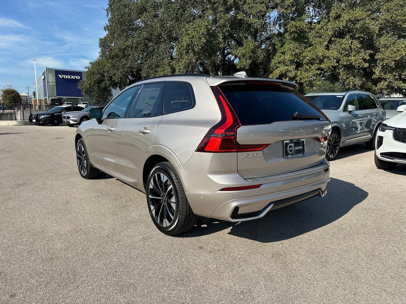 2026 Volvo XC60 - Image 2