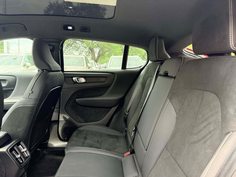 2023 Volvo C40 Recharge Pure Electric - Image 13