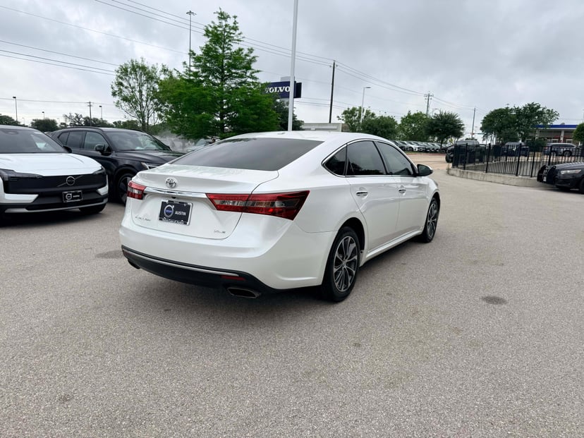 2018 Toyota Avalon - Image 5