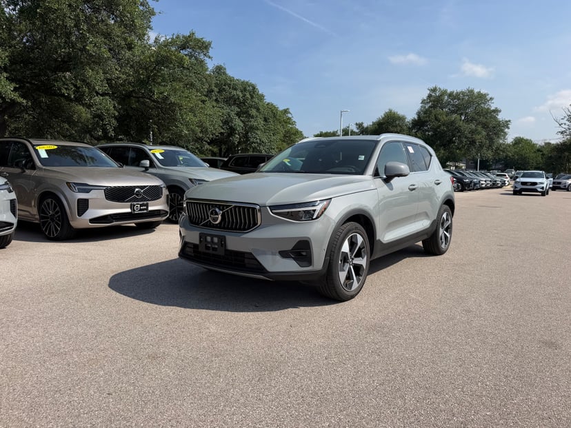 2025 Volvo XC40