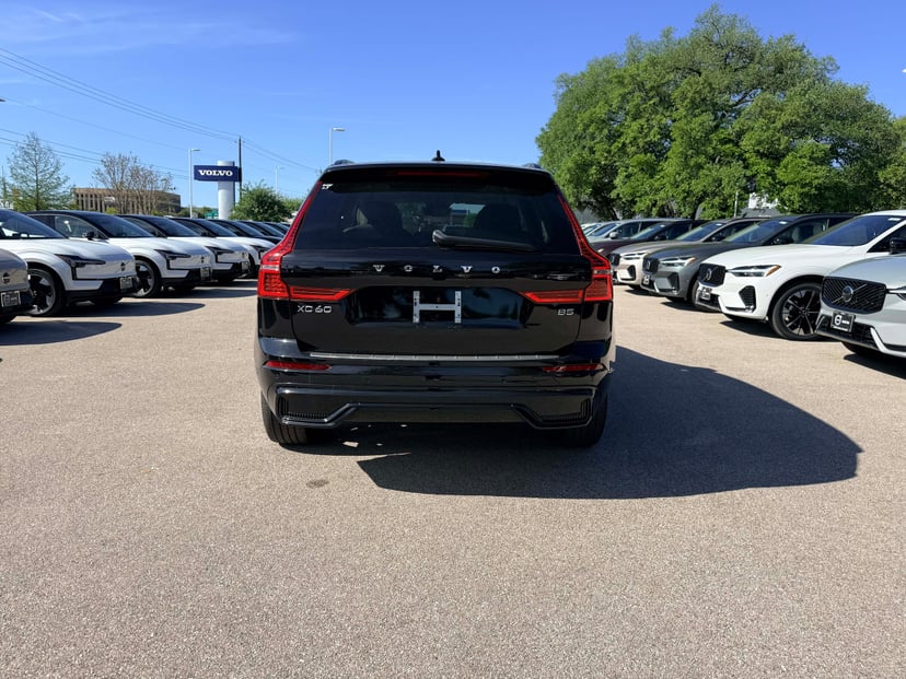 2023 Volvo XC60 - Image 5