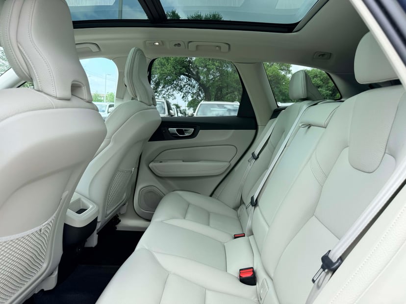 2023 Volvo XC60 - Image 13