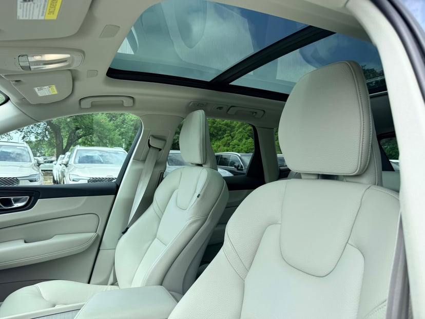 2023 Volvo XC60 - Image 12