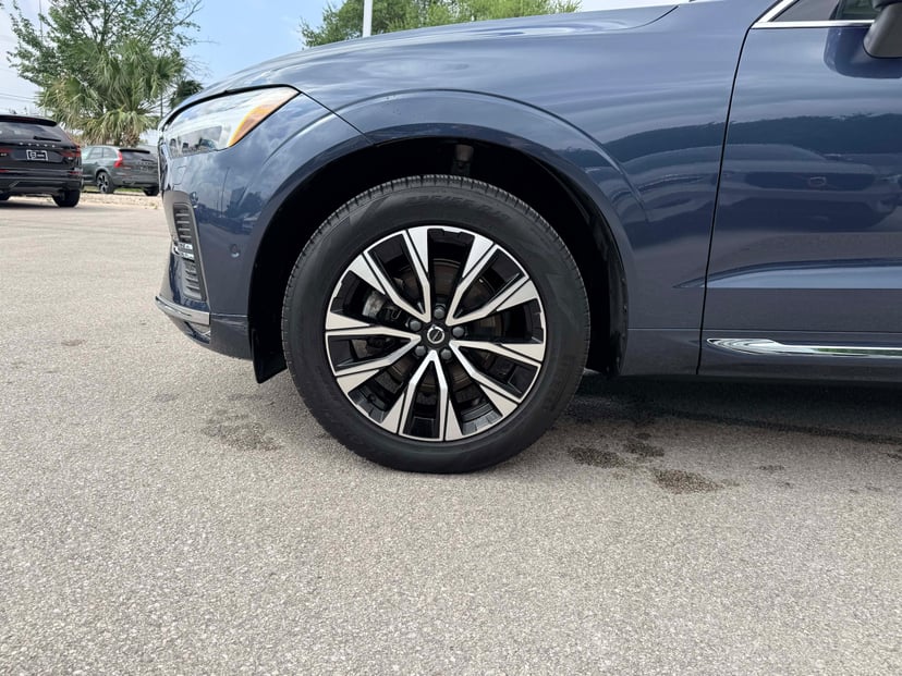 2023 Volvo XC60 - Image 8