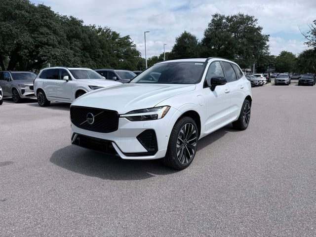 2026 Volvo XC60 plug-in hybrid
