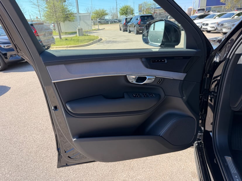 2026 Volvo XC90 plug-in hybrid - Image 18