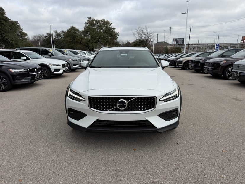 2026 Volvo V60 Cross Country - Image 5