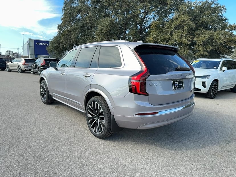 2026 Volvo XC90 plug-in hybrid - Image 2