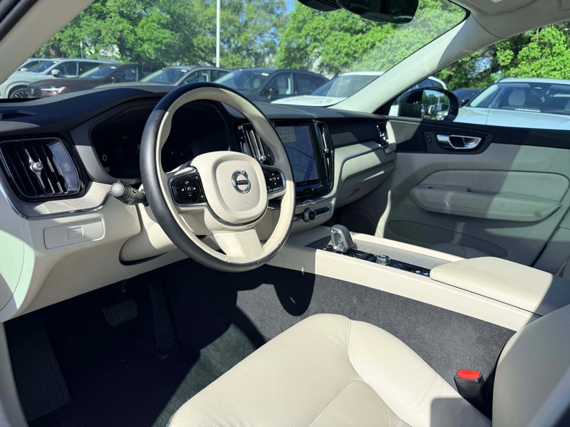 2023 Volvo XC60 - Image 9