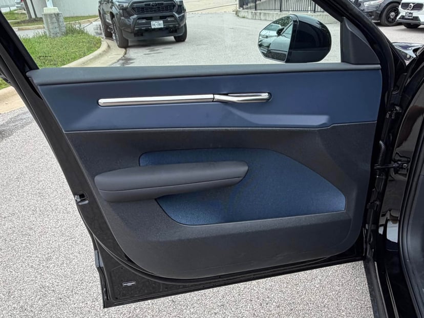 2026 Volvo EX30 - Image 8