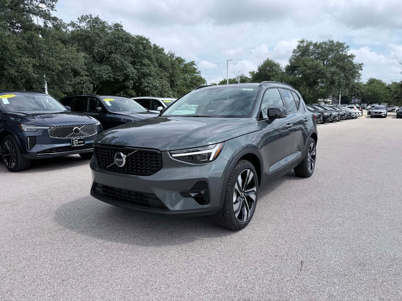 2026 Volvo XC40 - Image 1