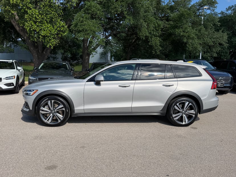 2025 Volvo V60 Cross Country