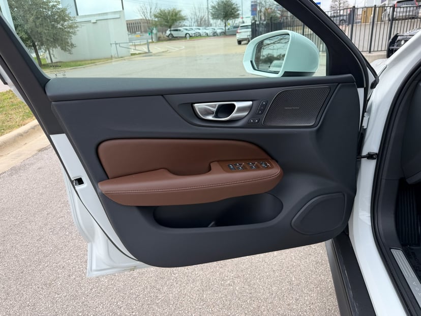 2026 Volvo V60 Cross Country - Image 16