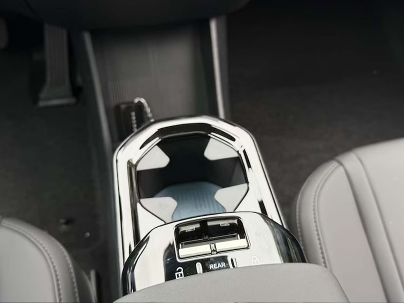 2026 Volvo EX30 - Image 12