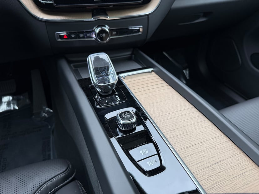 2026 Volvo XC60 - Image 9