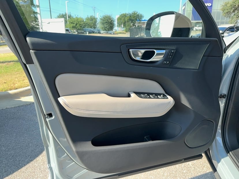 2026 Volvo XC60 - Image 10