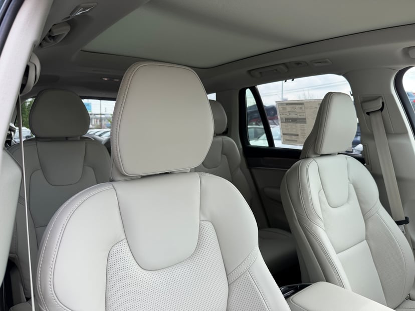 2026 Volvo XC90 plug-in hybrid - Image 8