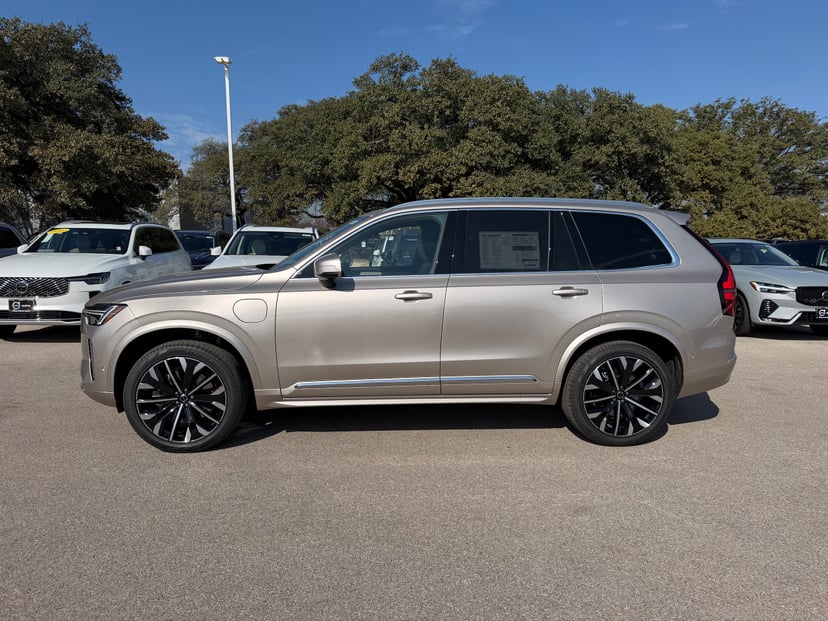 2026 Volvo XC90 plug-in hybrid