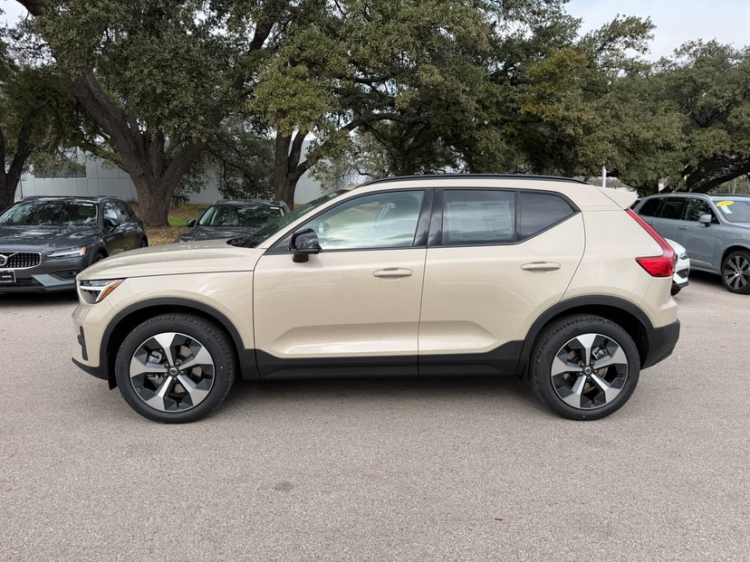 2026 Volvo XC40 - Image 2