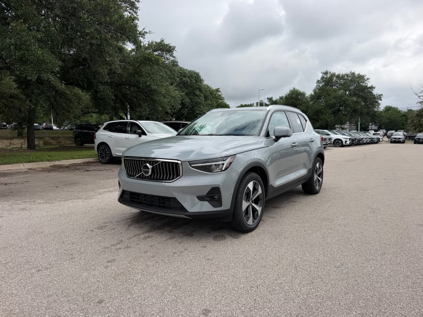 2025 Volvo XC40
