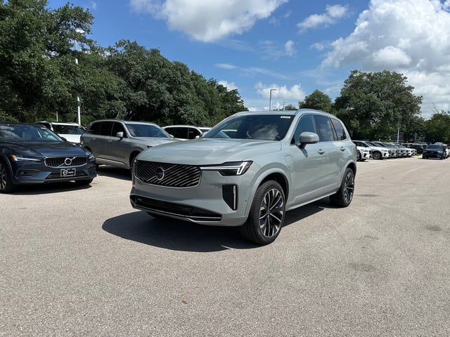 2026 Volvo XC90 plug-in hybrid