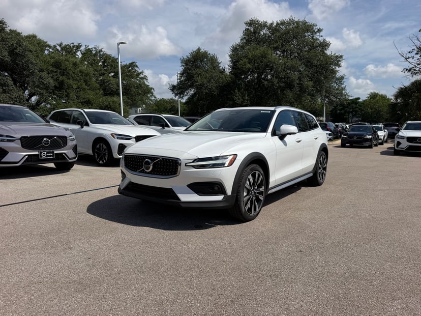 2026 Volvo V60 Cross Country - Image 1