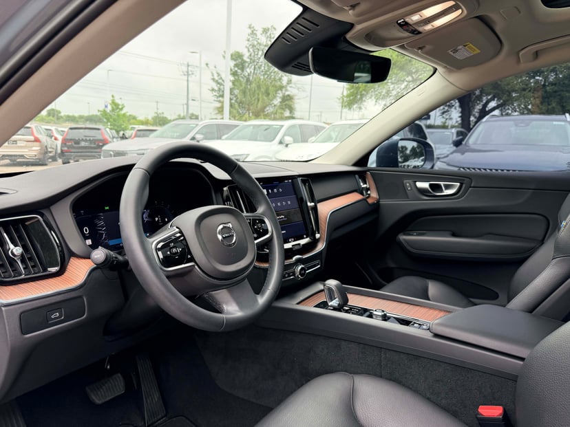 2023 Volvo XC60 - Image 11