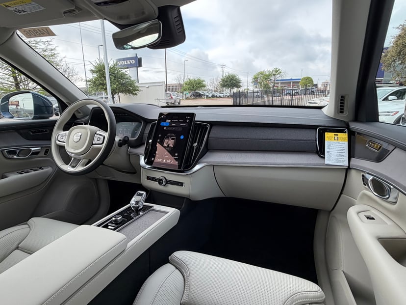 2026 Volvo XC90 plug-in hybrid - Image 10