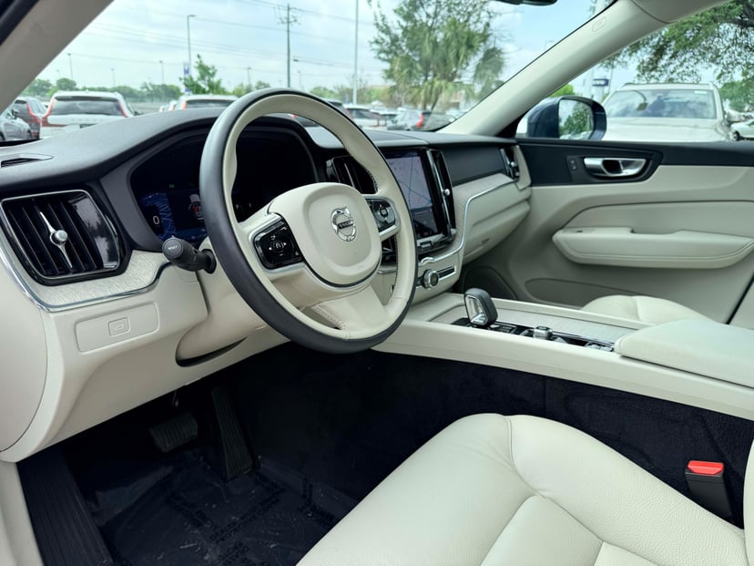 2023 Volvo XC60 - Image 10