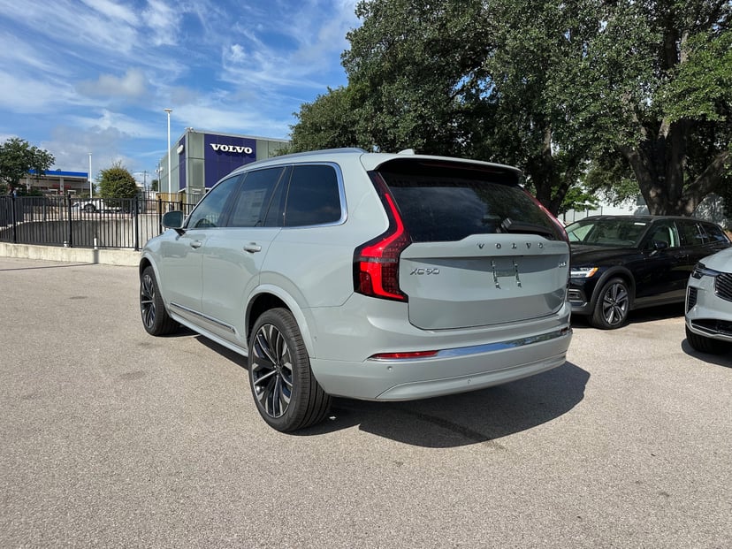 2026 Volvo XC90 - Image 2