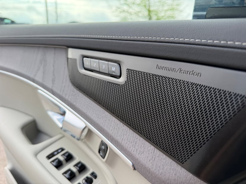 2026 Volvo XC90 plug-in hybrid - Image 18