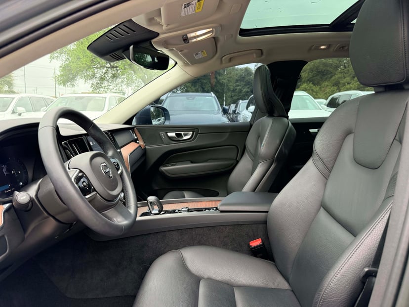2023 Volvo XC60 - Image 12
