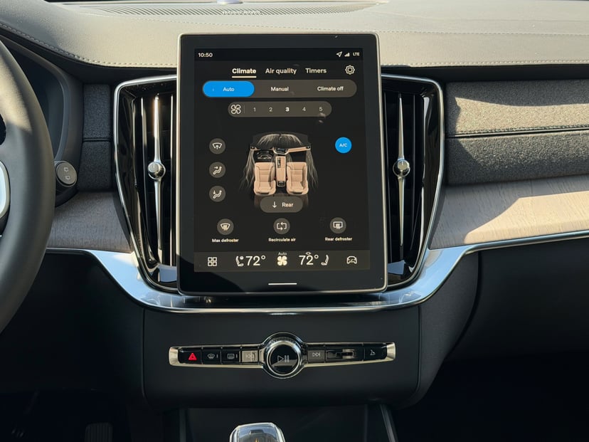 2026 Volvo XC90 plug-in hybrid - Image 13