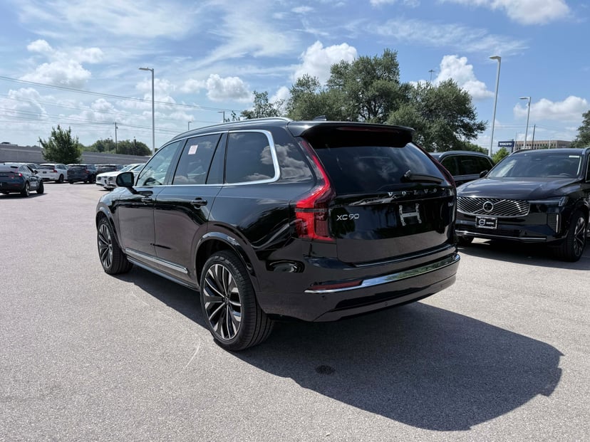 2026 Volvo XC90 - Image 2