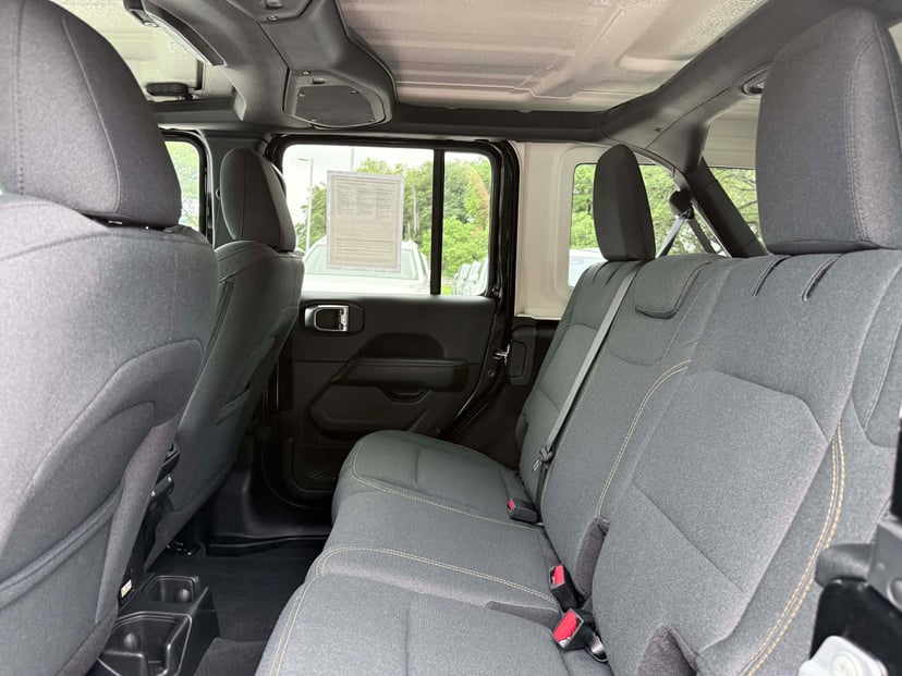 2025 Jeep Wrangler - Image 15