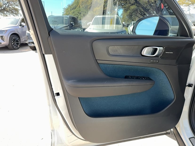 2023 Volvo C40 Recharge Pure Electric - Image 8